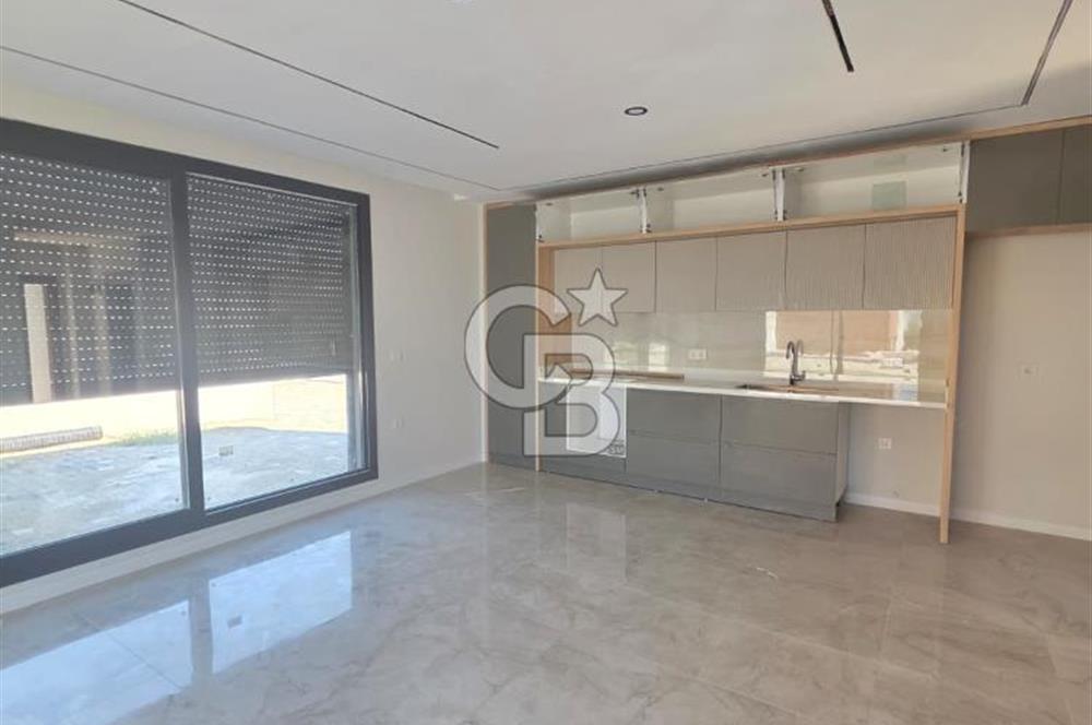 Karaağaç'ta Deniz Manzaralı Müstakil Havuzlu 4+1 Sıfır Villa