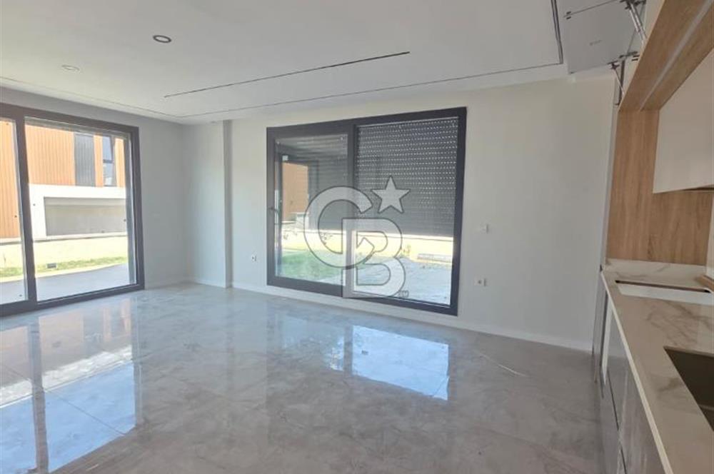 Karaağaç'ta Deniz Manzaralı Müstakil Havuzlu 4+1 Sıfır Villa