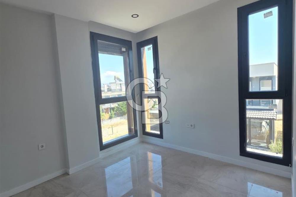 Karaağaç'ta Deniz Manzaralı Müstakil Havuzlu 4+1 Sıfır Villa