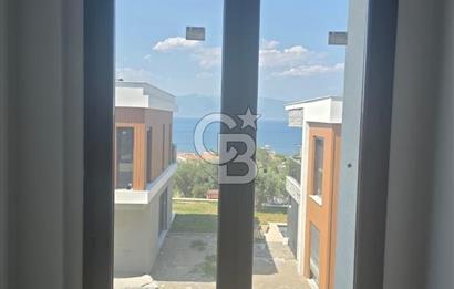 Karaağaç'ta Deniz Manzaralı Müstakil Havuzlu 4+1 Sıfır Villa