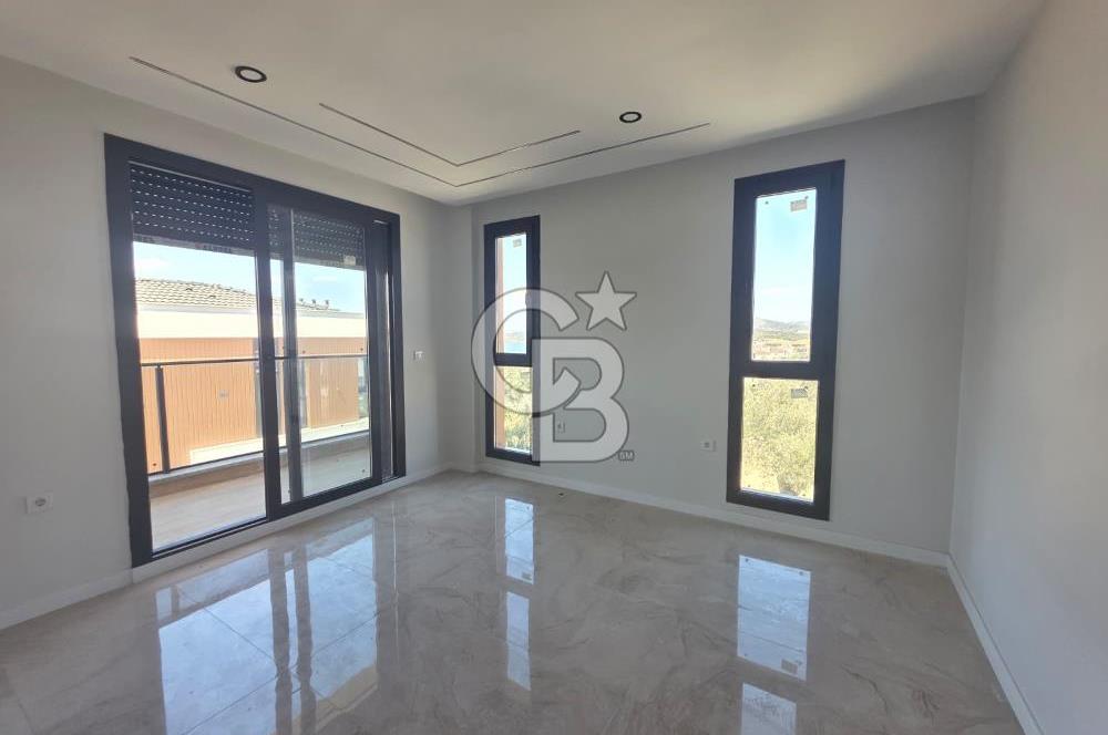 Karaağaç'ta Deniz Manzaralı Müstakil Havuzlu 4+1 Sıfır Villa