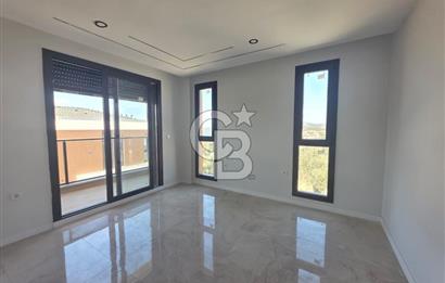 Karaağaç'ta Deniz Manzaralı Müstakil Havuzlu 4+1 Sıfır Villa