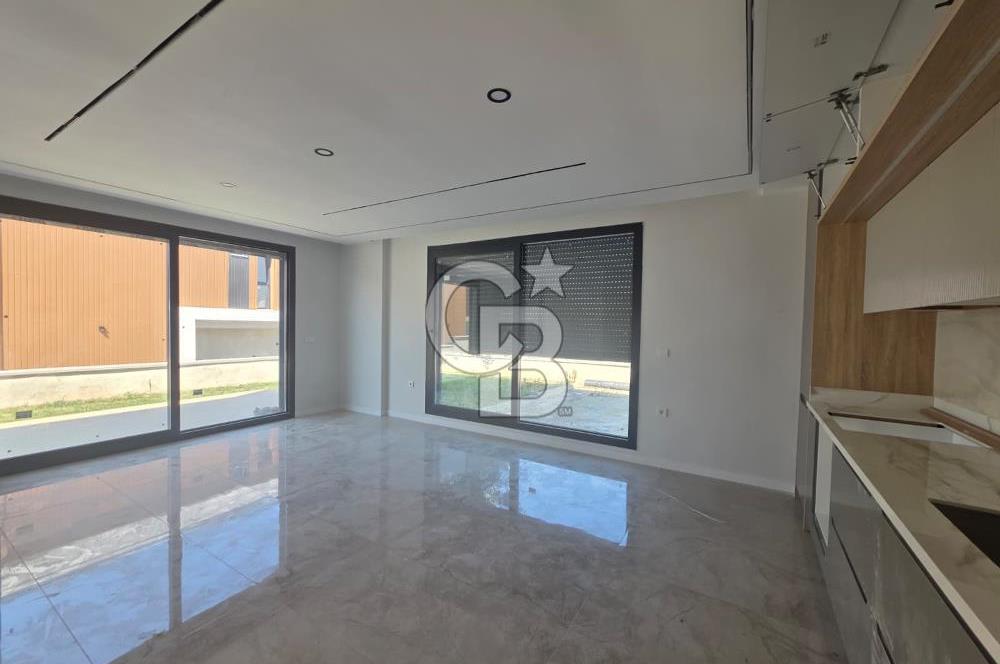 Karaağaç'ta Deniz Manzaralı Müstakil Havuzlu 4+1 Sıfır Villa