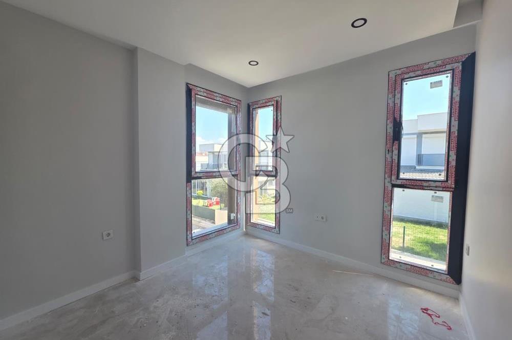 Karaağaç'ta Deniz Manzaralı Müstakil Havuzlu 4+1 Sıfır Villa