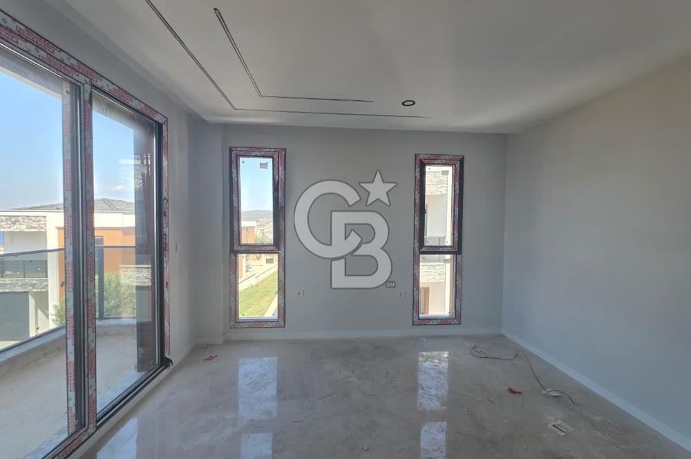 Karaağaç'ta Deniz Manzaralı Müstakil Havuzlu 4+1 Sıfır Villa