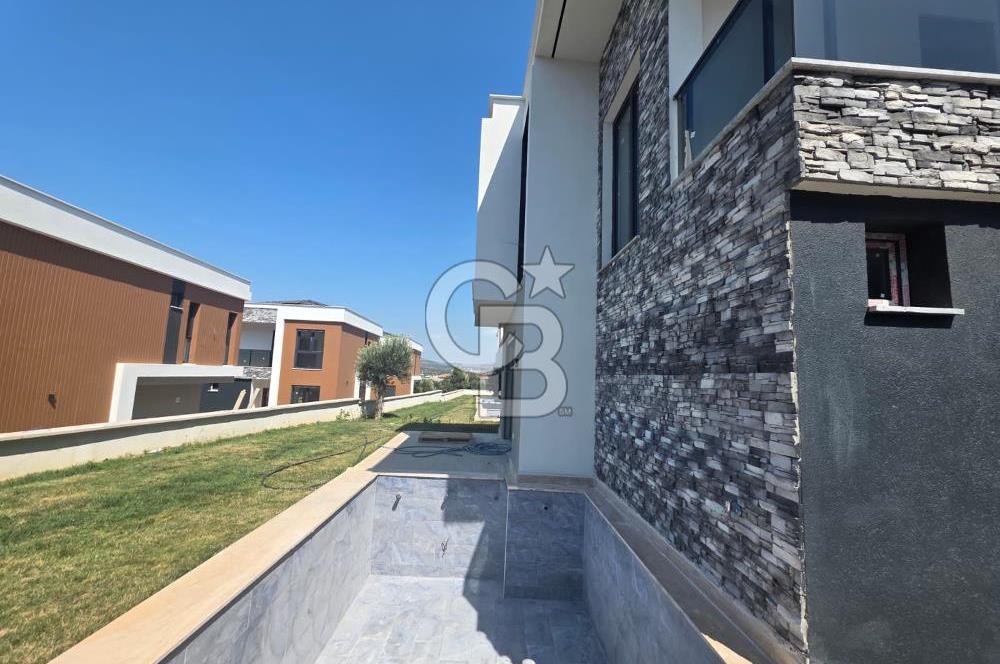 Karaağaç'ta Deniz Manzaralı Müstakil Havuzlu 4+1 Sıfır Villa