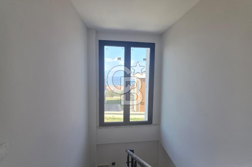 Karaağaç'ta Deniz Manzaralı Müstakil Havuzlu 4+1 Sıfır Villa