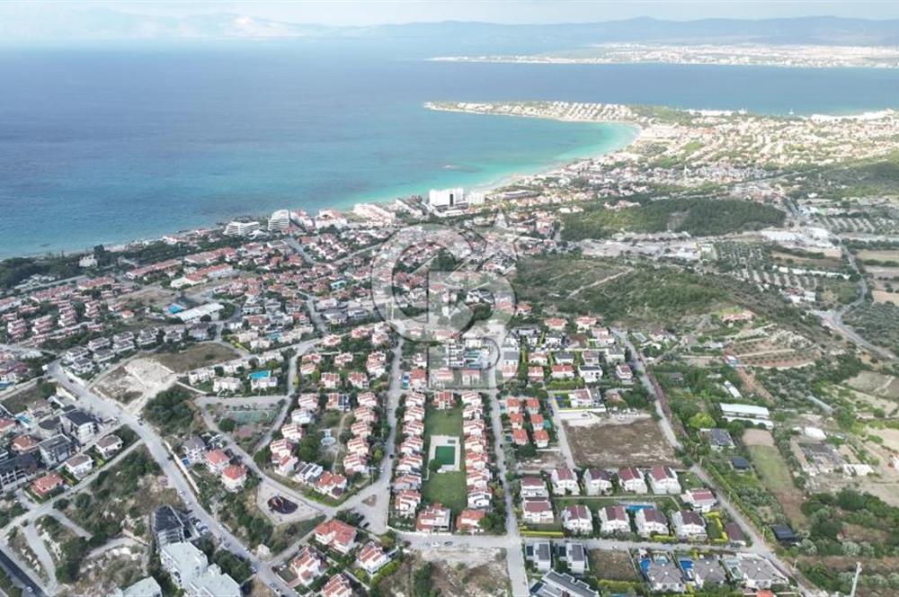 ÇEŞME ÖZGEKENT SİTESİ SATILIK 5+1 VİLLA 