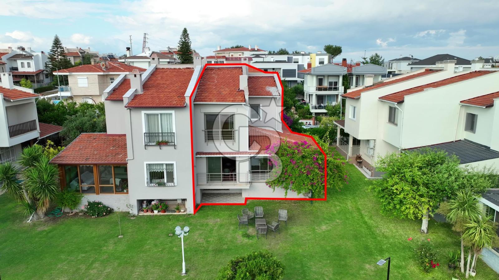 ÇEŞME ÖZGEKENT SİTESİ SATILIK 5+1 VİLLA 