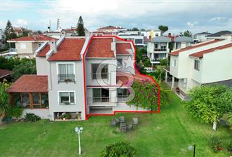 ÇEŞME ÖZGEKENT SİTESİ SATILIK 5+1 VİLLA  - 1 - 362730