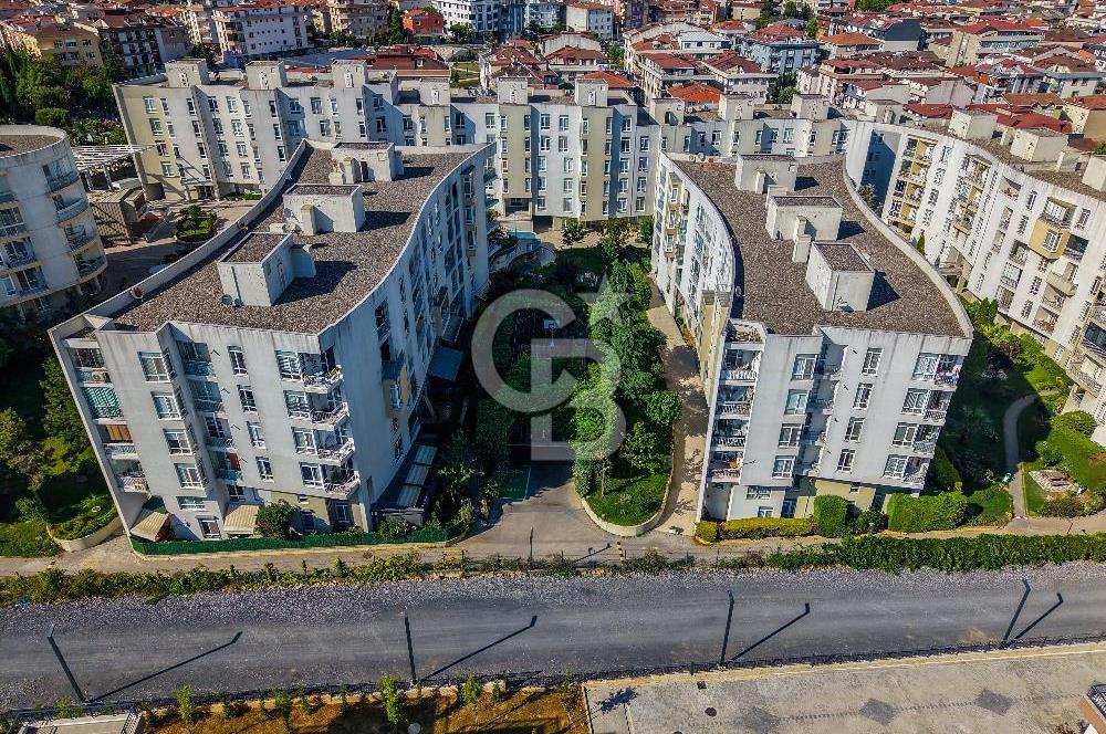 Sanacaktepe Sarıgazi Mahallesi Ovalbahçe Sitesi 2+1 Satılık Daire