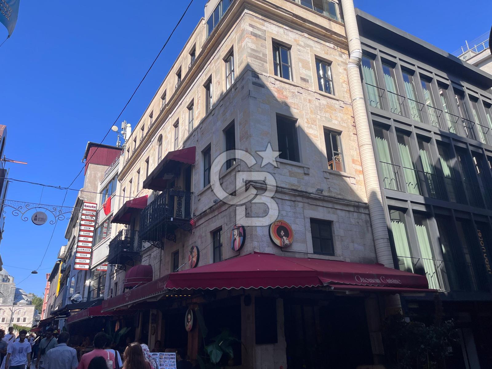 GALATAPORT YANI TURİZM BÖLGESİNDE KOMPLE SATILIK PRESTİJLİ BİNA