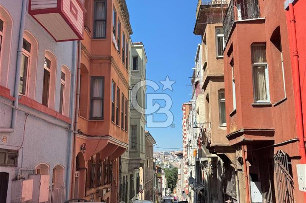 BALAT VODİNA CD. YAKIN 4 KATLI 155 M2 SATILIK MÜSTAKİL BİNA