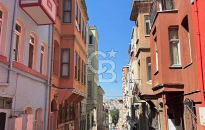 BALAT VODİNA CD. YAKIN 4 KATLI 155 M2 SATILIK MÜSTAKİL BİNA