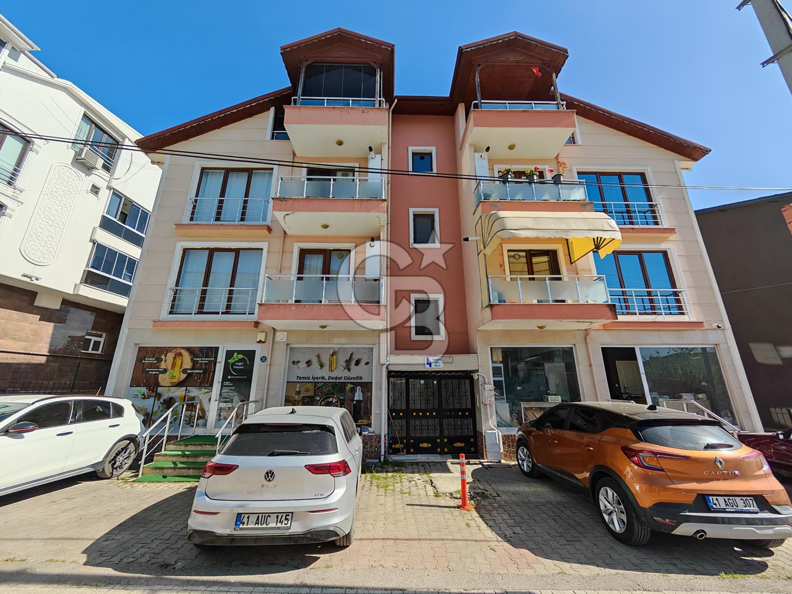 BAŞİSKELE SERDAR MAHALLESİ MERKEZİ LOKASYON 2+1 SATILIK DAİRE