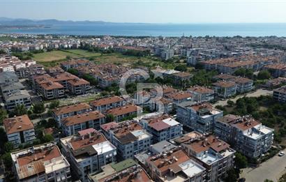 AKÇAY ALTINKUM'DA DEMİRBAYRAK SİTESİNDE 5+1 SATILIK GENİŞ DAİRE