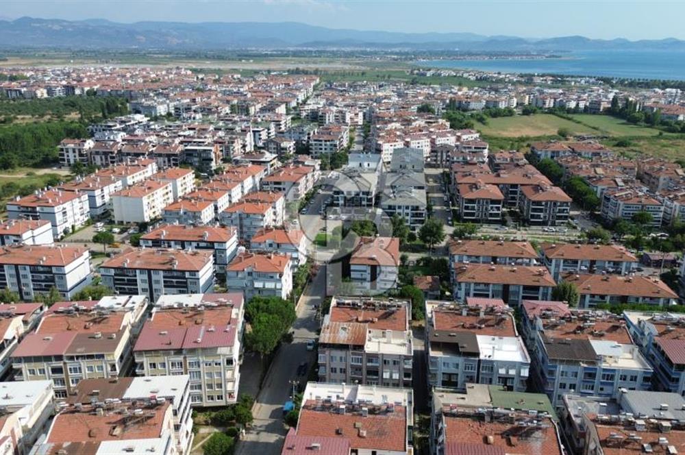AKÇAY ALTINKUM'DA DEMİRBAYRAK SİTESİNDE 5+1 SATILIK GENİŞ DAİRE