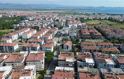 AKÇAY ALTINKUM'DA DEMİRBAYRAK SİTESİNDE 5+1 SATILIK GENİŞ DAİRE
