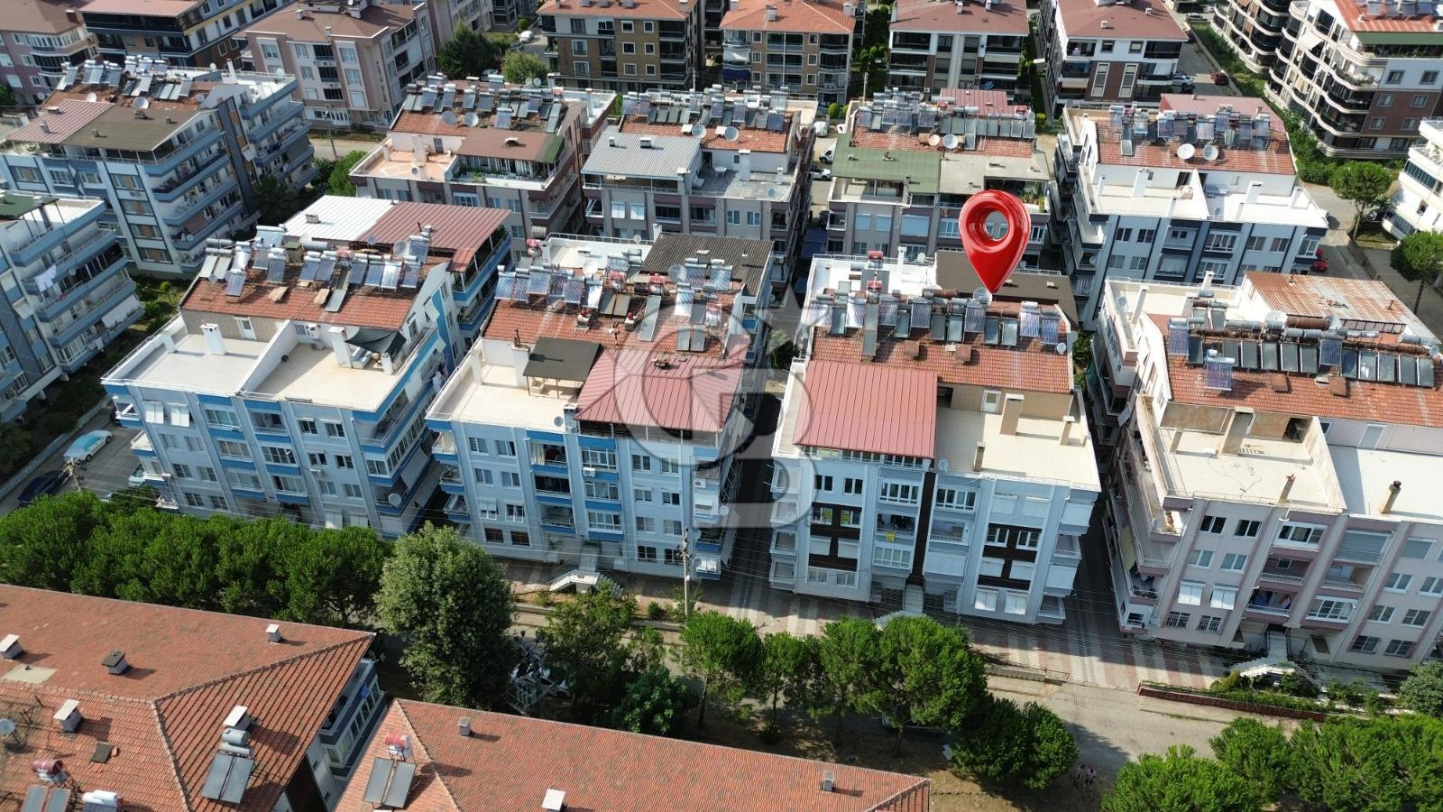 AKÇAY ALTINKUM'DA DEMİRBAYRAK SİTESİNDE 5+1 SATILIK GENİŞ DAİRE