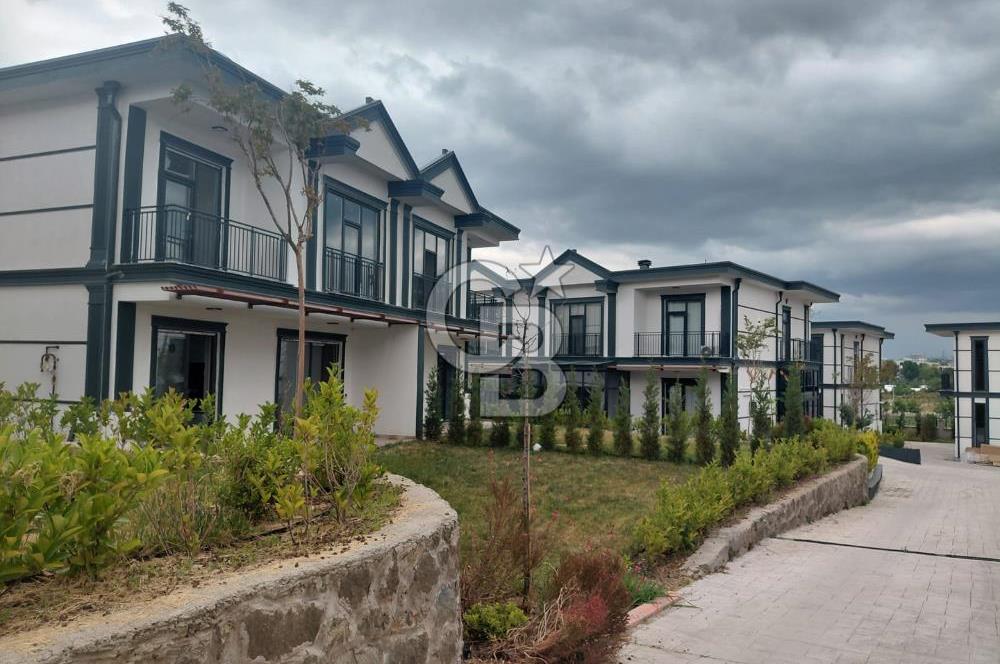 Yeniköy Atakent Mahallesi 4+1 Satılık Havuzlu Sıfır Villa