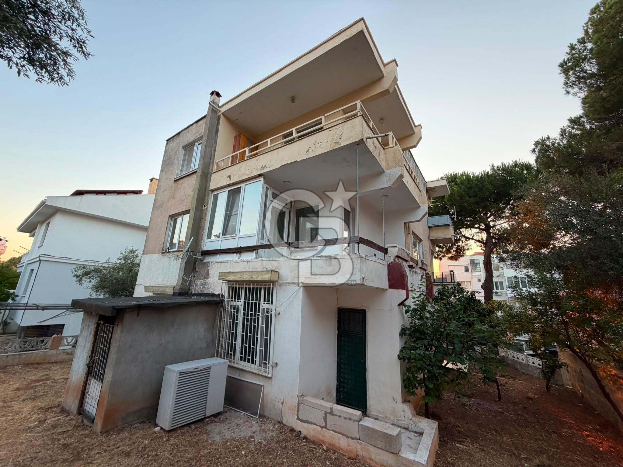 AYVALIK ÇAMLIKTA YATIRIMLIK KOMPLE BİNA & PROJELİK ARSA
