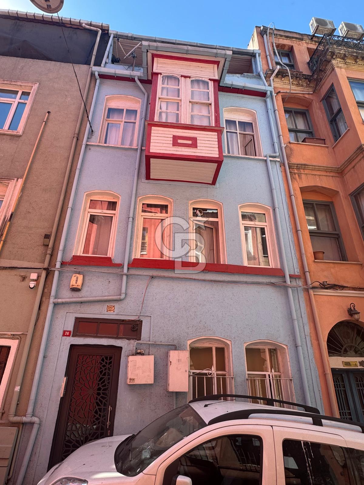 BALAT VODİNA CD. YAKIN 4 KATLI 155 M2 SATILIK MÜSTAKİL BİNA