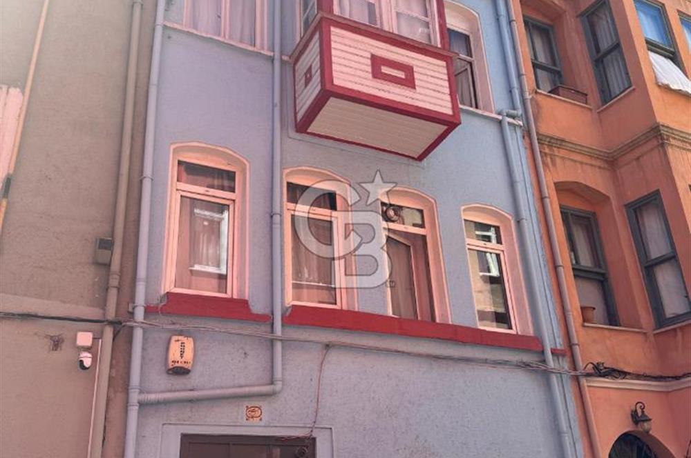 BALAT VODİNA CD. YAKIN 4 KATLI 155 M2 SATILIK MÜSTAKİL BİNA