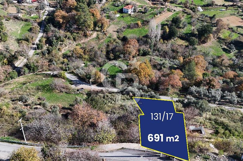 Muğla Menteşede Manzaralı 4 Odalı Köy Evi + 691 m² tarla