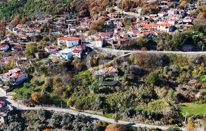 Muğla Menteşede Manzaralı 4 Odalı Köy Evi + 691 m² tarla