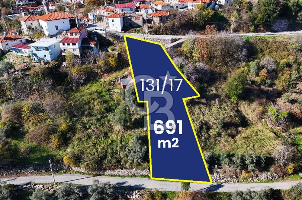 Muğla Menteşede Manzaralı 4 Odalı Köy Evi + 691 m² tarla