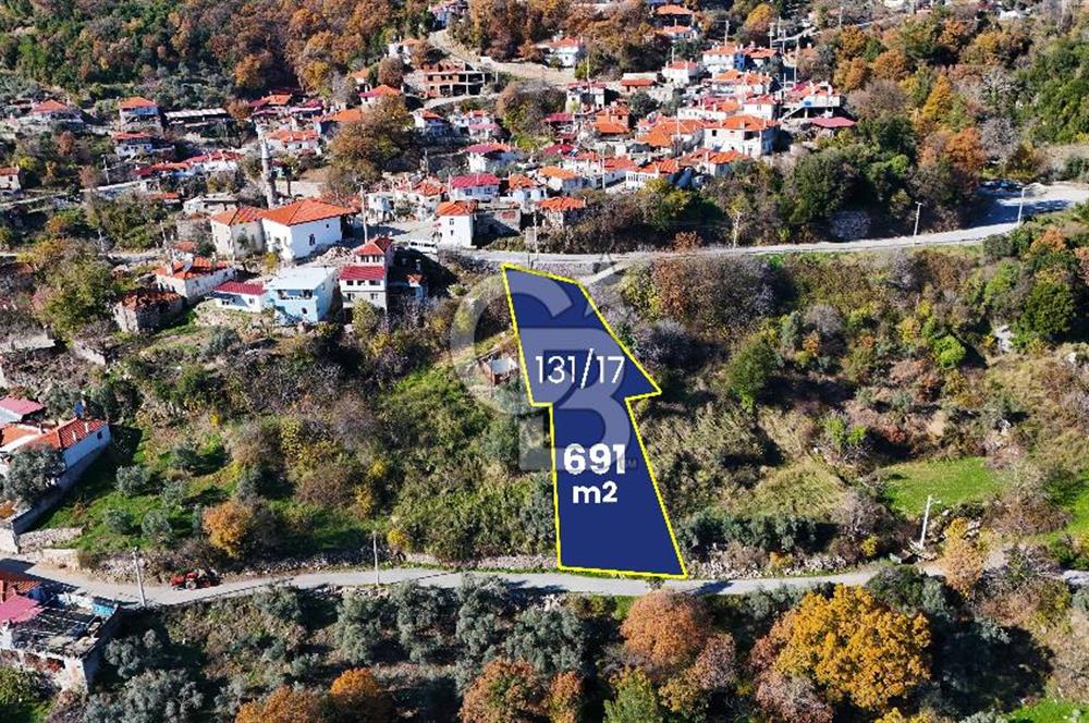 Muğla Menteşede Manzaralı 4 Odalı Köy Evi + 691 m² tarla