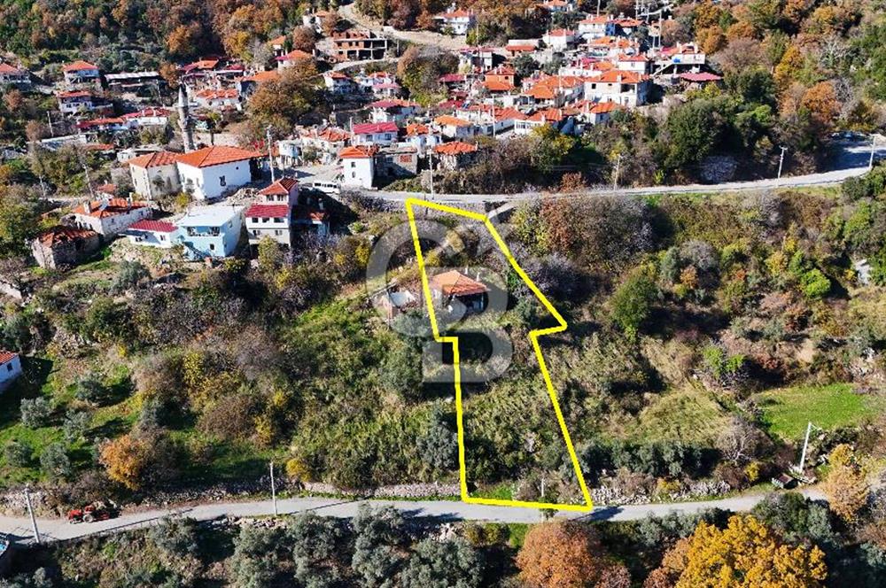 Muğla Menteşede Manzaralı 4 Odalı Köy Evi + 691 m² tarla