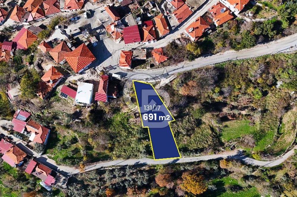 Muğla Menteşede Manzaralı 4 Odalı Köy Evi + 691 m² tarla