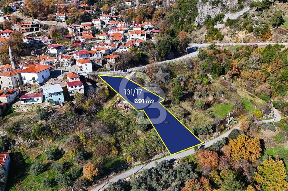 Muğla Menteşede Manzaralı 4 Odalı Köy Evi + 691 m² tarla