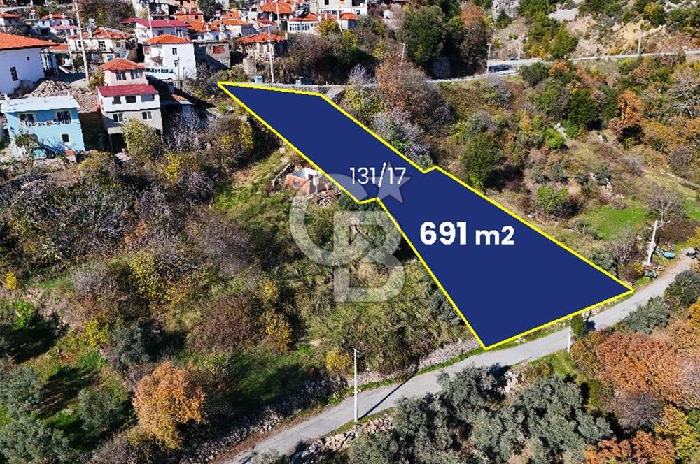 Muğla Menteşede Manzaralı 4 Odalı Köy Evi + 691 m² tarla