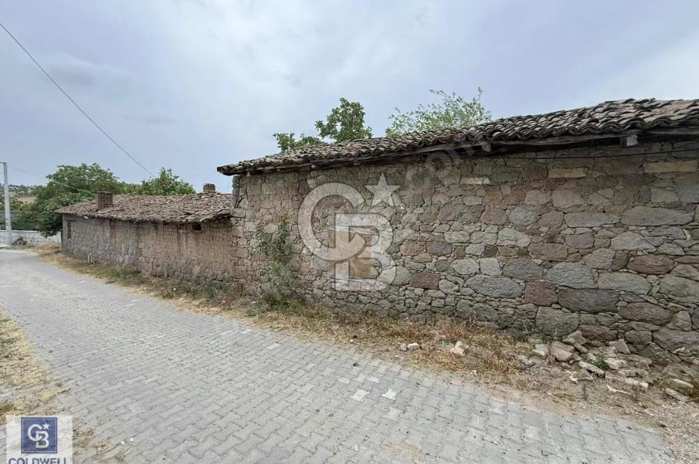 RESTORASYONA UYGUN 586M2 BAHÇELİ 1953 YAPIMI KLASİK TAŞ EV.