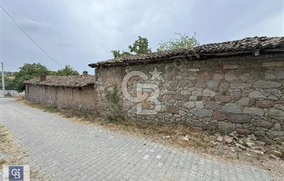 RESTORASYONA UYGUN 586M2 BAHÇELİ 1953 YAPIMI KLASİK TAŞ EV.