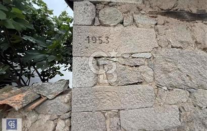 RESTORASYONA UYGUN 586M2 BAHÇELİ 1953 YAPIMI KLASİK TAŞ EV.