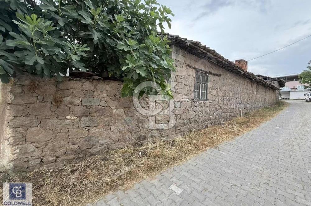 RESTORASYONA UYGUN 586M2 BAHÇELİ 1953 YAPIMI KLASİK TAŞ EV.