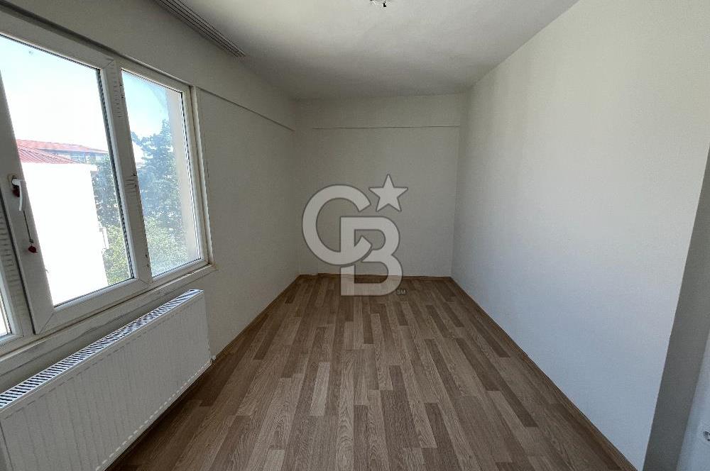 Üsküdar Merkez'de İçi Sıfır Masrafsız Balkonlu Ara Kat 3+1 Daire