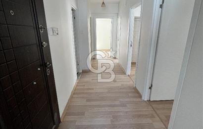 Üsküdar Merkez'de İçi Sıfır Masrafsız Balkonlu Ara Kat 3+1 Daire