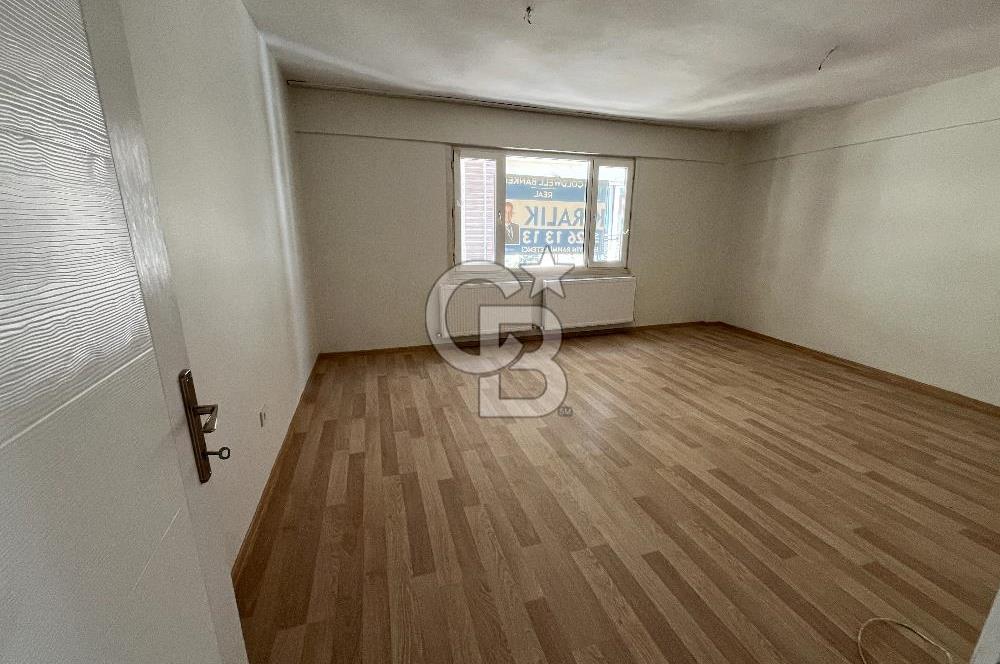 Üsküdar Merkez'de İçi Sıfır Masrafsız Balkonlu Ara Kat 3+1 Daire