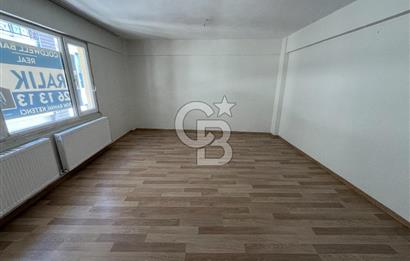 Üsküdar Merkez'de İçi Sıfır Masrafsız Balkonlu Ara Kat 3+1 Daire