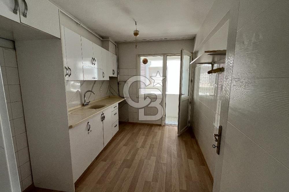 Üsküdar Merkez'de İçi Sıfır Masrafsız Balkonlu Ara Kat 3+1 Daire