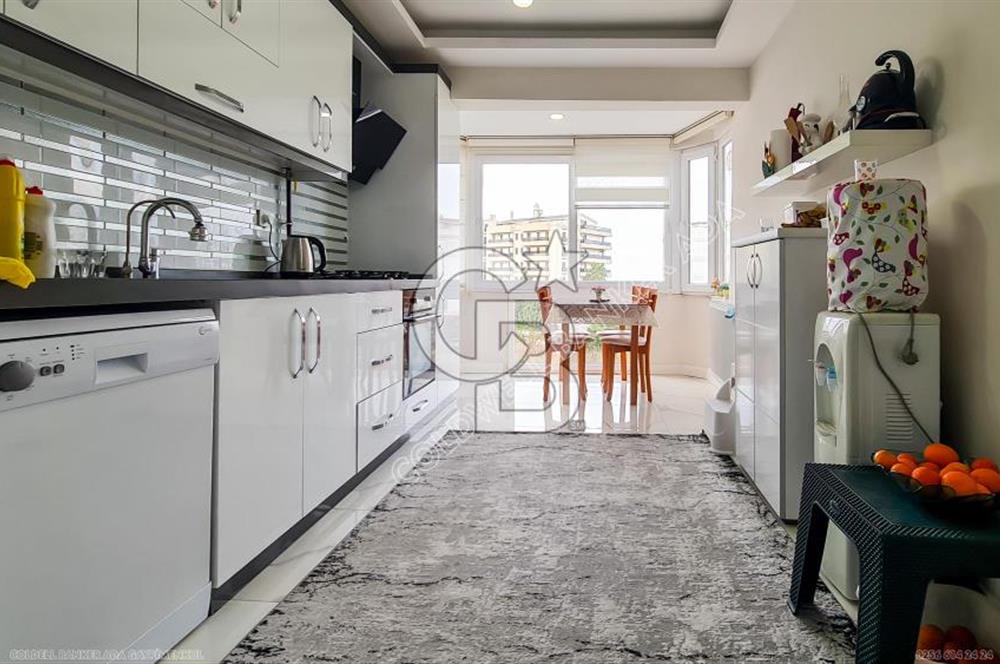Kuşadası Ege Mahallesi'nde Satılık 3+1 Deniz Manzaralı Daire