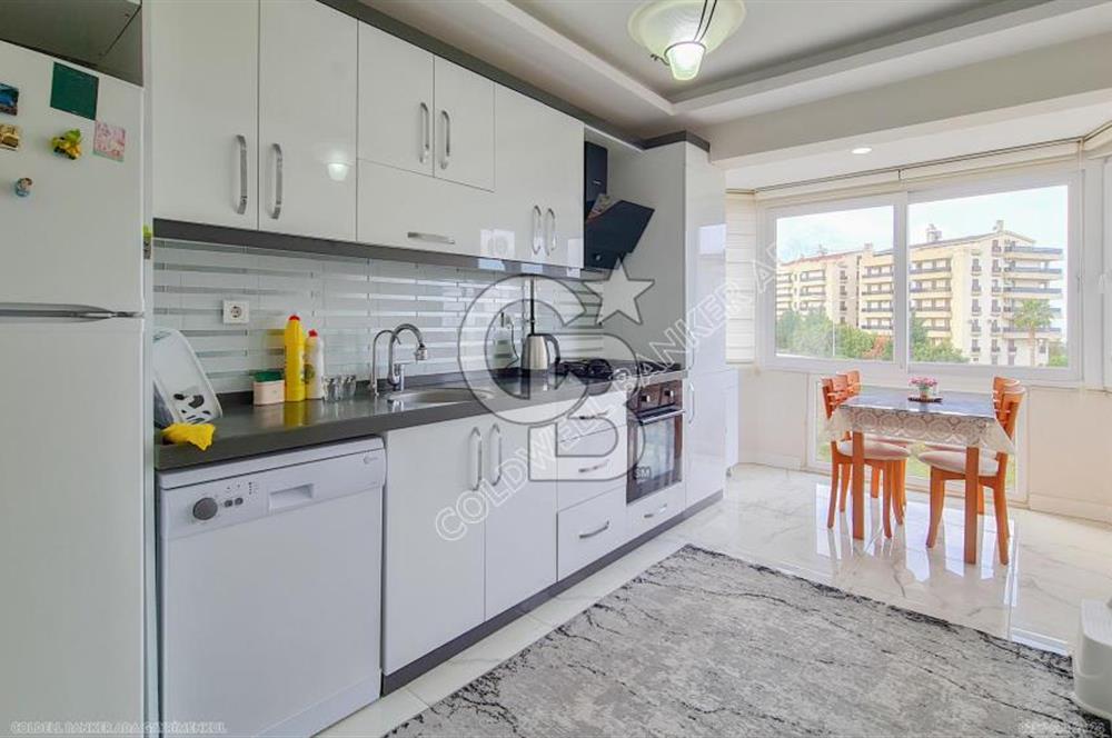 Kuşadası Ege Mahallesi'nde Satılık 3+1 Deniz Manzaralı Daire