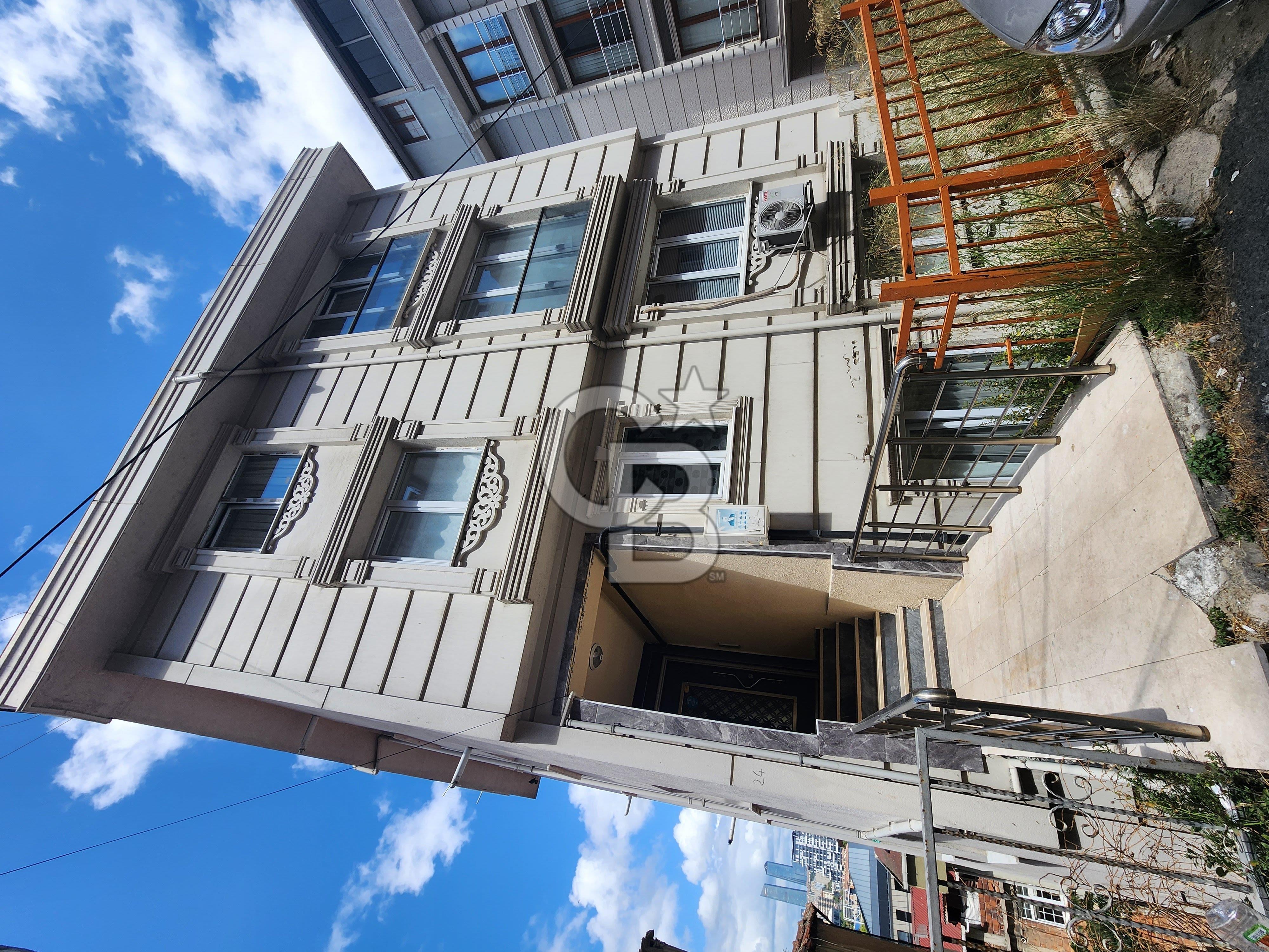 Kağıthane Akçay Sokak'ta Satılık Teraslı Dubleks Daire