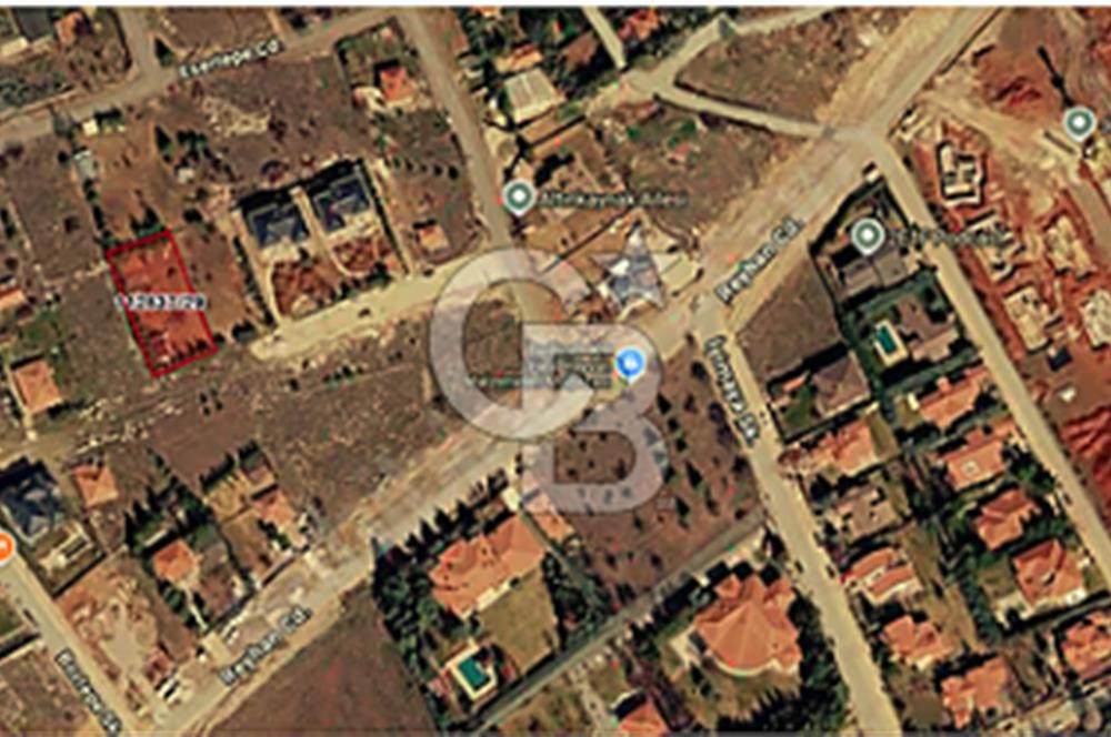 İNCEK-REYHAN CAD.-PRESTİJLİ KONUMDA-VİLLA ARSASI-202 M2 HİSSE