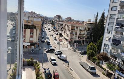 Buca'da Cadde Üzeri Merkezi Konumda Satılık 3+1 Daire