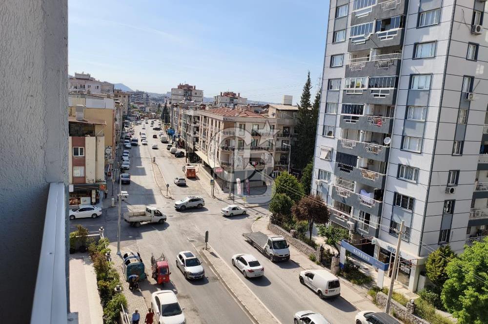 Buca'da Cadde Üzeri Merkezi Konumda Satılık 3+1 Daire